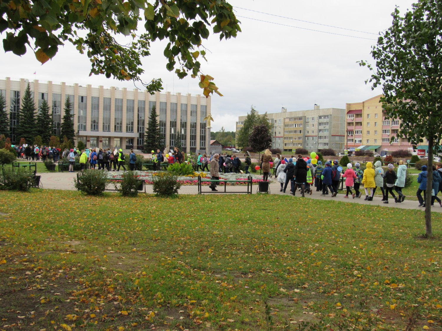 По городу ходил «Шагающий автобус»